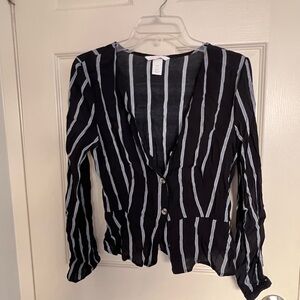 Chic Black and White Striped top